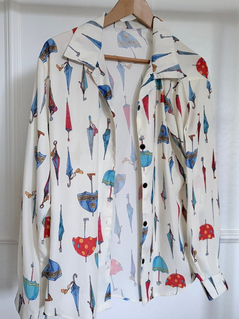 NWOT Umbrella Print Button-Up Blouse - Fits 6-8